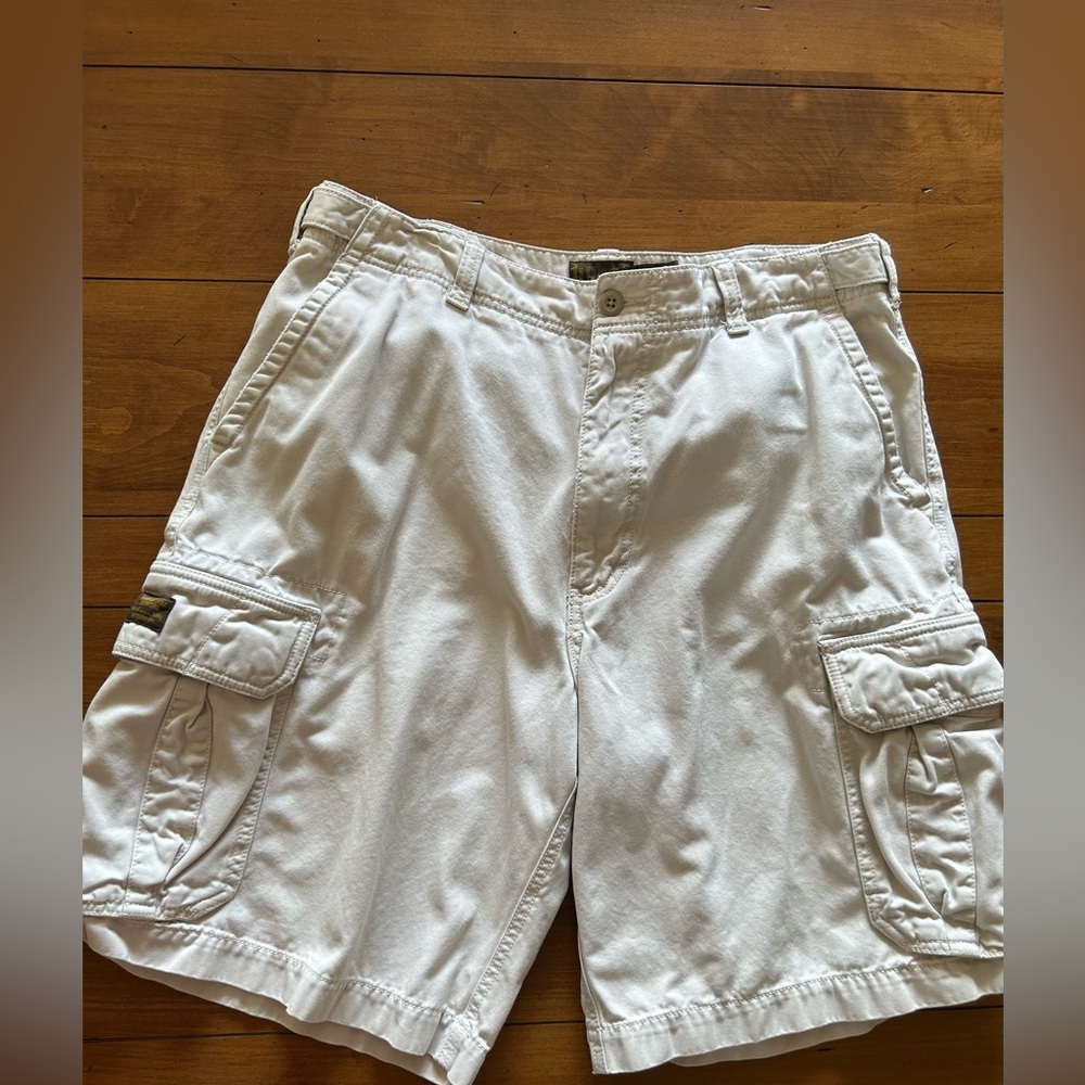 Men’s American Eagle Outfitters cargo shorts